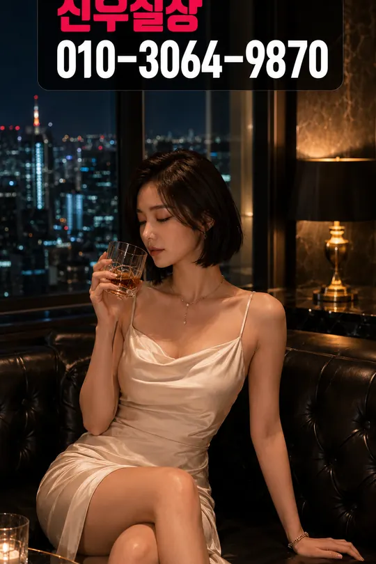 장미와 골드 라운지 무드를 담은 정자동 하이퍼블릭 홍보 이미지